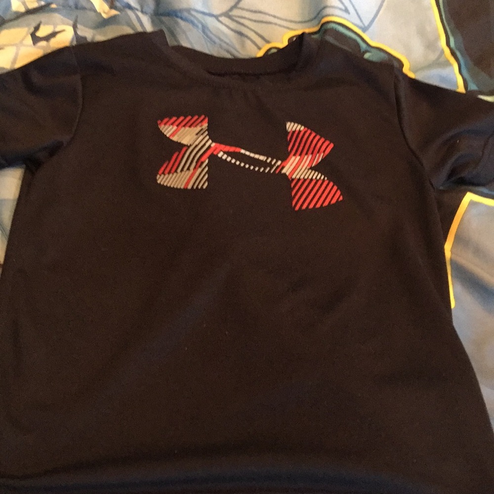 Kids UA size 4 T-shirt